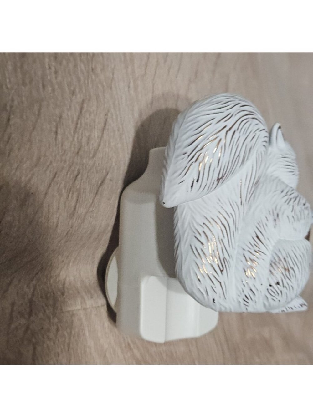 Scentplug Diffuser White with Copper Accents Squirrel Acorn Yankee Candle Fall - Picture 3 of 5